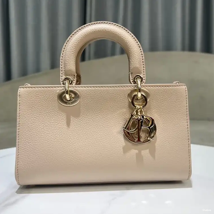2405YA0169 Dio Bags 0606